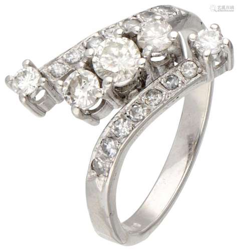 18K. White gold vintage ring set with approx. 0.83 ct. diamo...