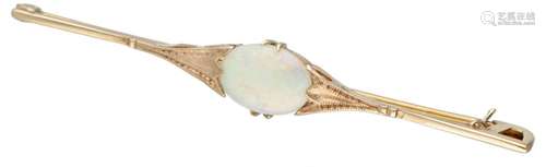 14K. Yellow gold brooch set with approx. 0.83 ct. welo opal.