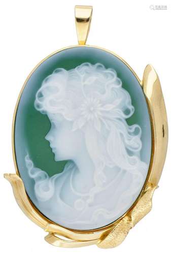 18K. Yellow gold vintage pendant set with a cameo.