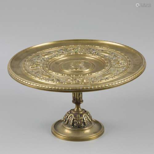 A cast bronze "tazza" with Minerva's head in ...