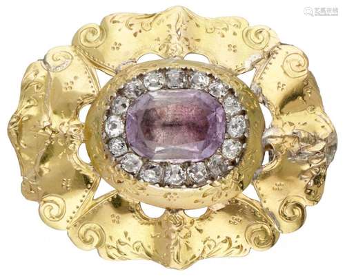 18K. Yellow gold antique brooch set with approx. 1.72 ct ame...