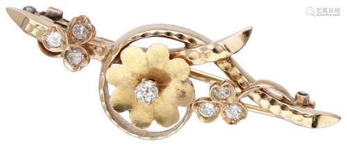 14K. Yellow gold flower-shaped brooch set with approx. 0.23 ...