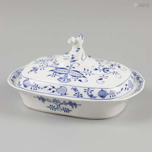 "Meissen", a lidded serving dish / vegetable turee...