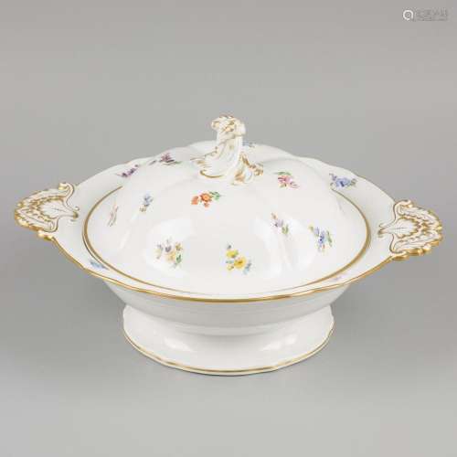 "Meissen", a covered serving dish / tureen, German...