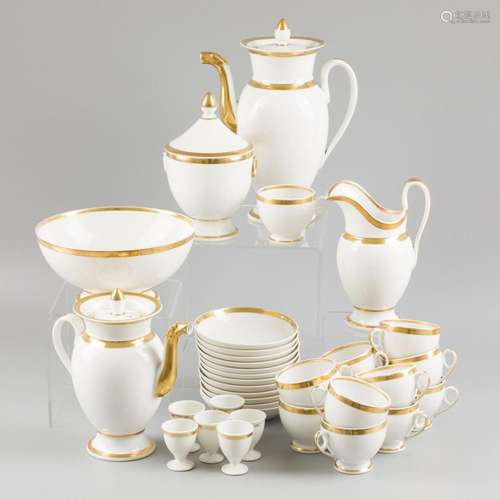 A porcelain Empire tea set with gilt accents. France, 1st ha...