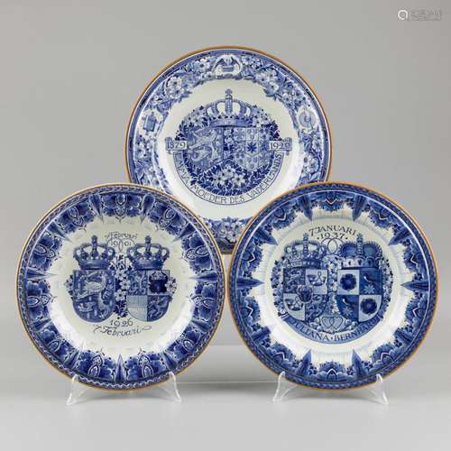 A lot of (3) earthenware dishes decorated with weapons, mark...