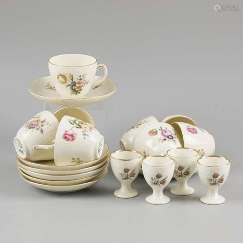 A lot of various porcelain decorated with flowers, marked Ro...