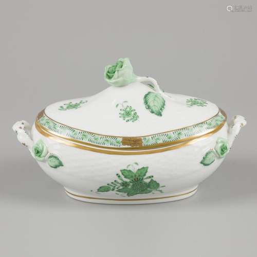 A porcelain lidded dish with Apponyi Green decor. Herend, la...