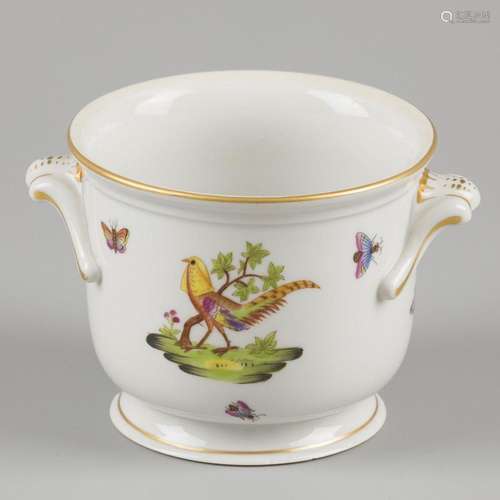 A porcelain cache-pot with Rotschild Bird decor. Herend, lat...