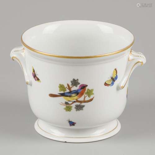 A porcelain cache-pot with Rotschild Bird decor. Herend, lat...