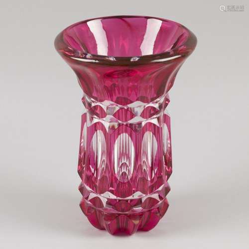 A cut crystal Val-Saint-Lambert vase with red details, Franc...