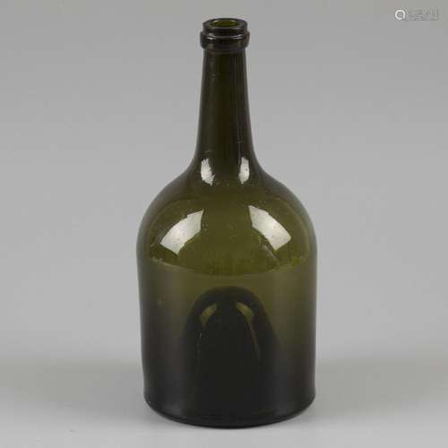 A green glass wine bottle/ -flask with deep soul, Dutch, lat...