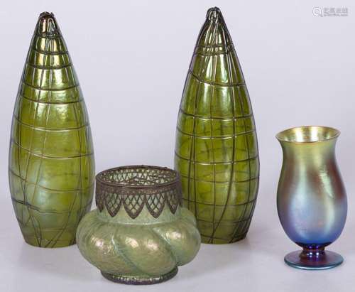 A lot of (4) iridescent glass items, early 20th century.