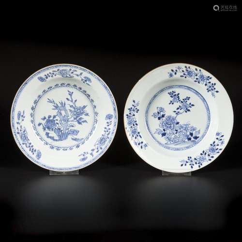 A lot of (2) porcelain plates with floral decoration. China,...