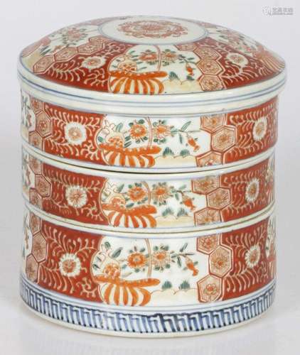 An Arita porcelain lidded box, Japan, ca. 1900.