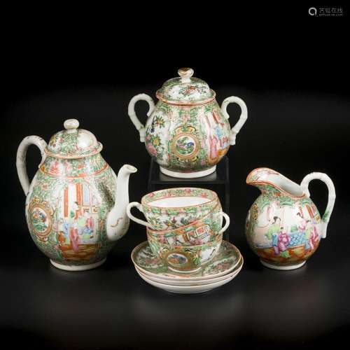 A porcelain tea set with Canton decor. China, 19th century.