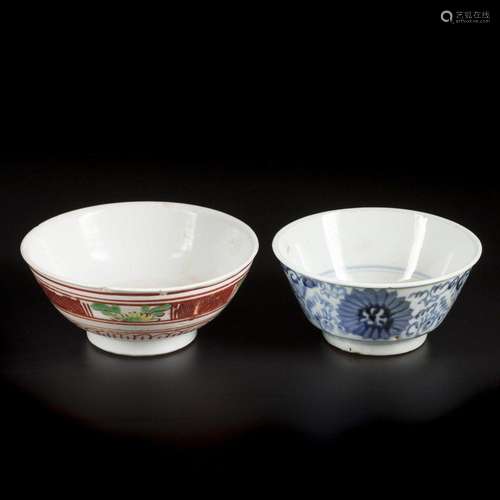 A lot of (2) swatow bowls one of which with polychrome decor...