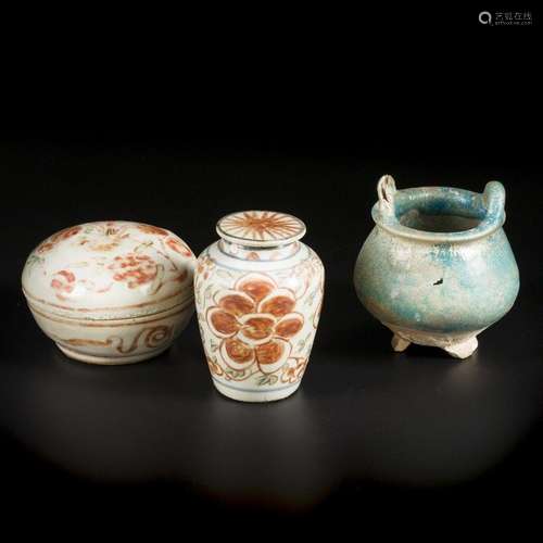 A lot of various porcelain including Persian. 19th century a...