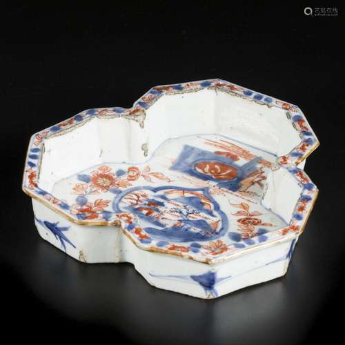 A porcelain Pettipan with Imari decoration. China, 18th cent...