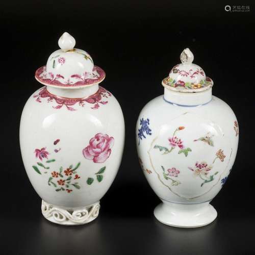 A lot of (2) porcelain famille rose tea caddies. China, 18th...