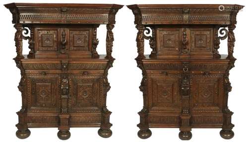 A set of (2) identical cabinets / 'beeldenkasten' ...