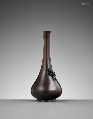 KATO TATSUO: A FINE BRONZE ‘FROG’ VASE