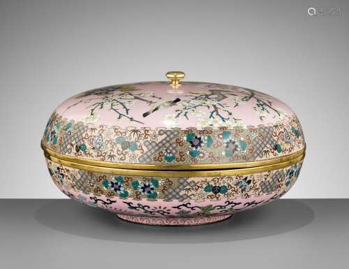 A VERY LARGE CLOISONNÉ ENAMEL CEREMONIAL FOOD CONTAINER AND ...