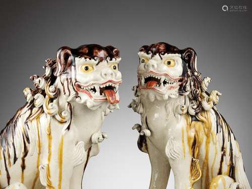 A PAIR OF LARGE PORCELAIN KARASHISHI