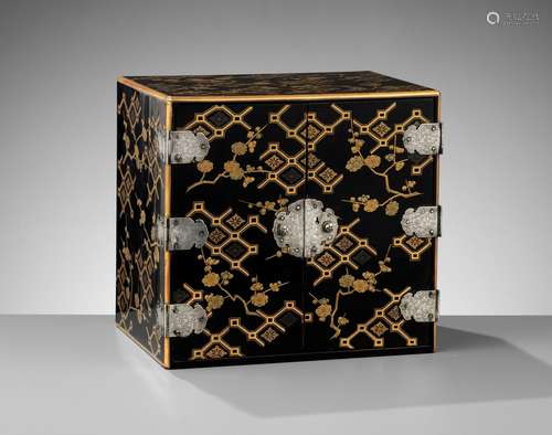 A RARE LACQUER KODANSU (CABINET), ATTRIBUTED TO KAJIKAWA