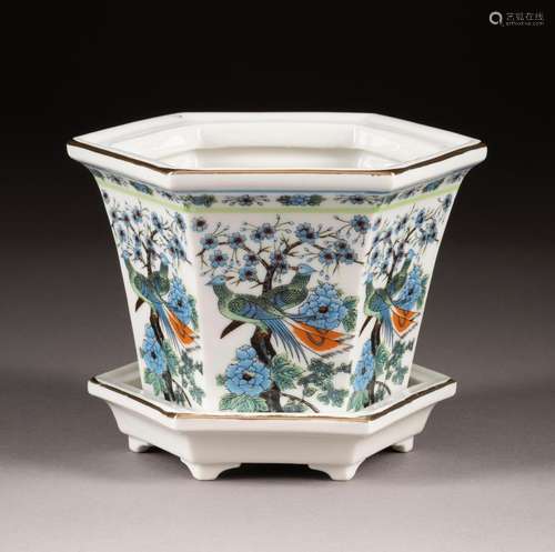 AN IMARI HEXAGONAL FLOWERPOT