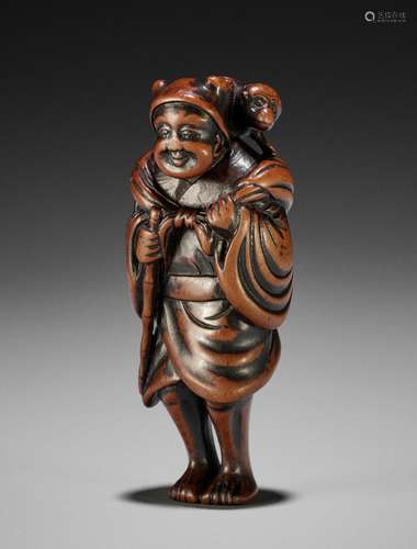 A GOOD WOOD NETSUKE OF A SARUMAWASHI, ATTRIBUTED TO INSAI