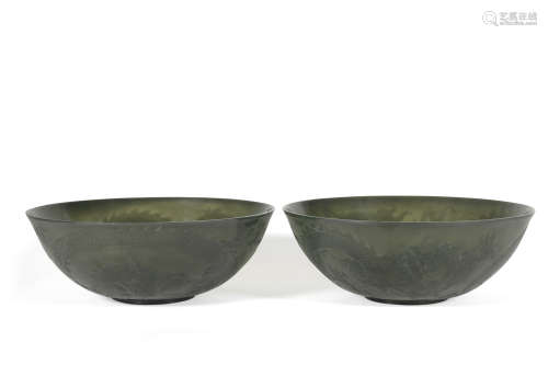 A pair of jade bowl