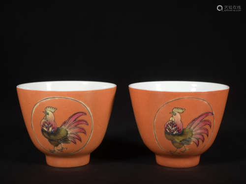 A pair of Wu cai 'chicken' cup
