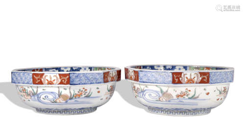 A pair of Wu cai bowl