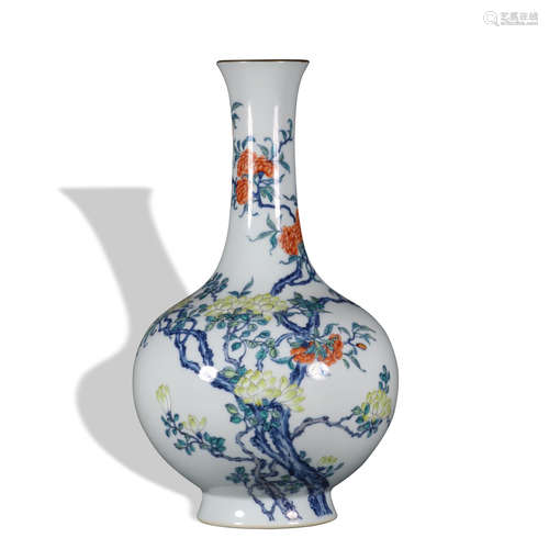 A Wu cai 'floral' vase