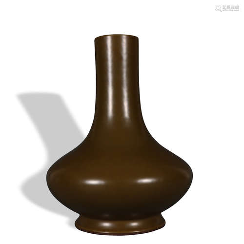 A teadust-glazed vase