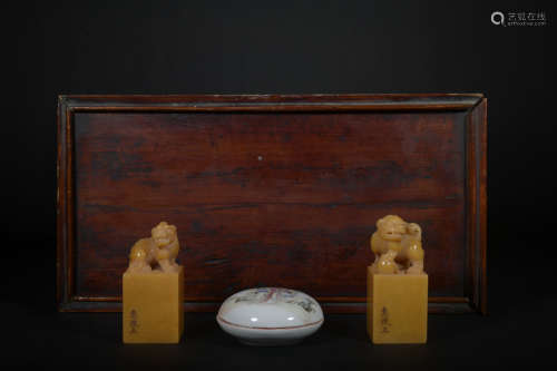 A set of Tian huang seal and box