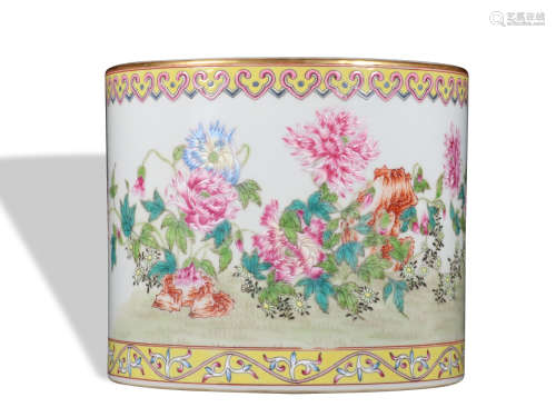 A famille-rose 'floral' pen container
