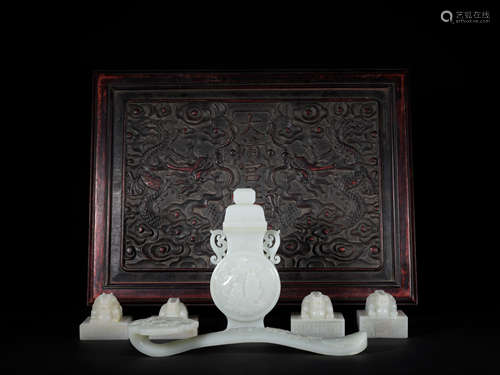 A set of jade vase seal and Ruyi