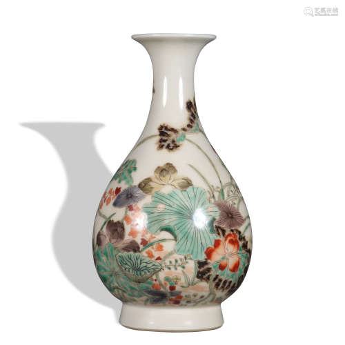 A Wu cai 'floral' pear-shaped vase