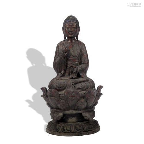 A bronze statue of Sakyamumi