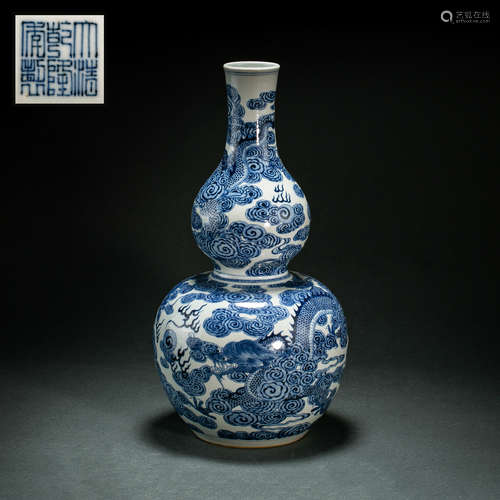 CHINESE BLUE AND WHITE PORCELAIN DRAGON PATTERN GOURD BOTTLE...