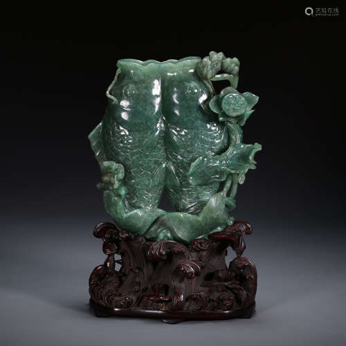 CHINESE JADE PISCES FLOWER ARRANGEMENT FROM THE QING DYNASTY