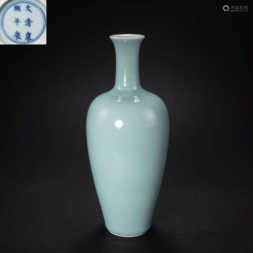 CHINESE SINGLE GLAZE BOTTLE, KANGXI PERIOD, QING DYNASTY