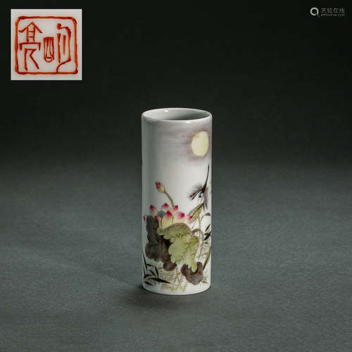 CHINESE FAMILLE ROSE PORCELAIN PEN HOLDER, REPUBLIC OF CHINA