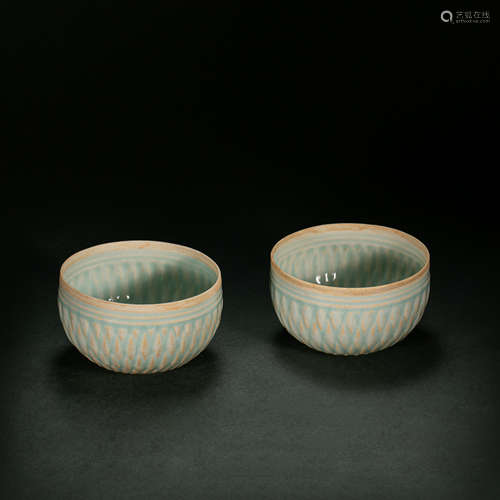 A PAIR OF HUTIAN WARE POTS, SONG DYNASTY