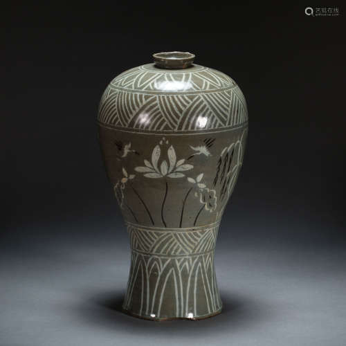 KOREAN GORYEO PORCELAIN PLUM VASE, SONG DYNASTY