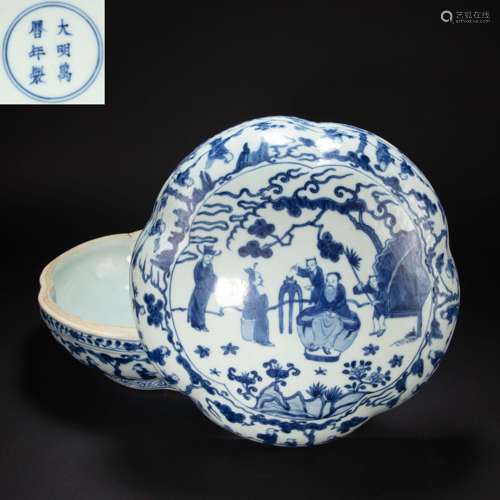 CHINESE BLUE AND WHITE PORCELAIN FIGURE COMPACT, MING DYNAST...