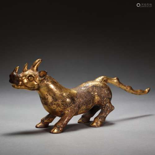 CHINESE BRONZE GILT AUSPICIOUS BEAST, HAN DYNASTY