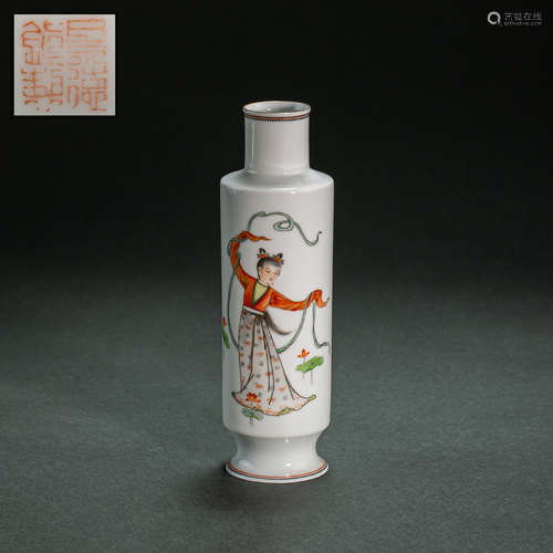 CHINESE FAMILLE ROSE ENAMEL PORCELAIN VASE, REPUBLIC OF CHIN...